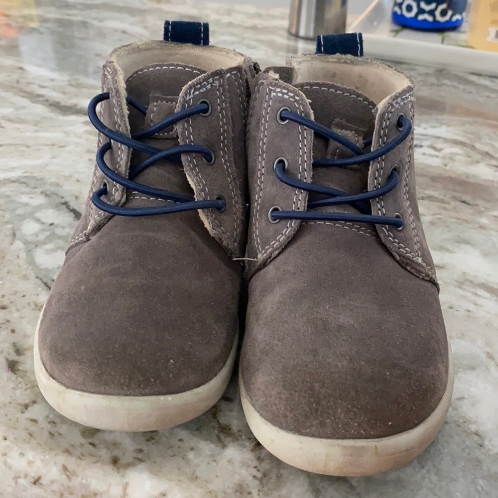 Gently used boys ugg boots